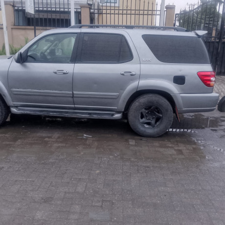 hirecharter-service-for-toyota-sequoia-big-1