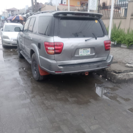 hirecharter-service-for-toyota-sequoia-big-2
