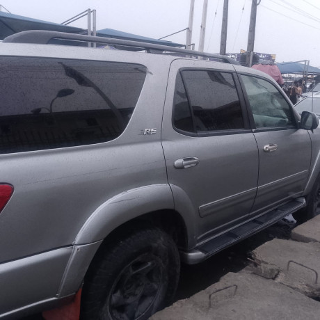hirecharter-service-for-toyota-sequoia-big-0