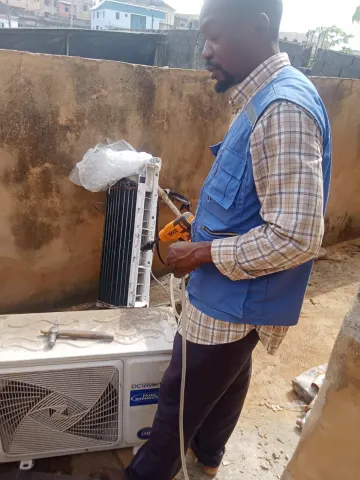 HVAC technician, Air conditioning system servicing, maintenance, installation and uninstallation in Lagos