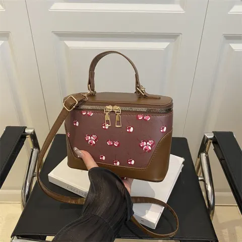 Hand bag in Ado Ekiti