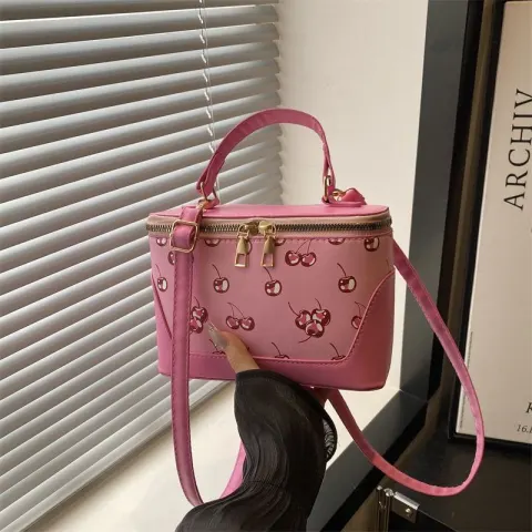 Hand bag photo 2